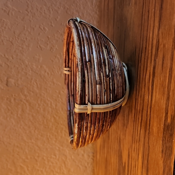 Hand woven vintage basket. - Picture 2 of 3